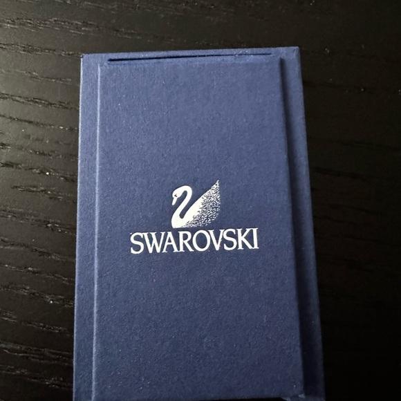 Swarovski Gold Circle Pendant Necklace - Picture 4 of 4